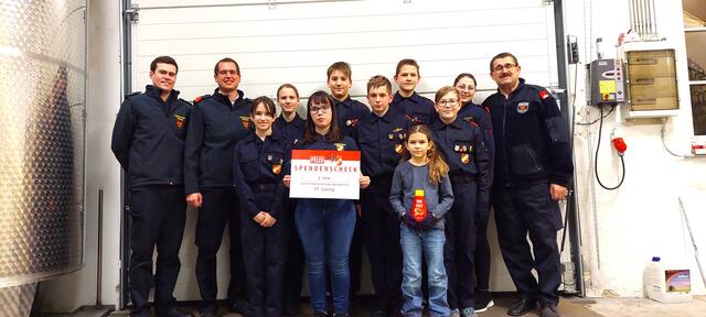 Verwalter Paul Retzl, Kommandant-Stv. Peter Schweiger, Alexandra Heindl, Ella Krammer, Katharina Heindl, Martin Trinnes, Raphael Jager, Laurenz Schierer, Johanna Frei, Florian Frei, Jugendbetreuerin Anna Spielauer, Ausbilder Thomas Taschler | Foto: FF Zöbing