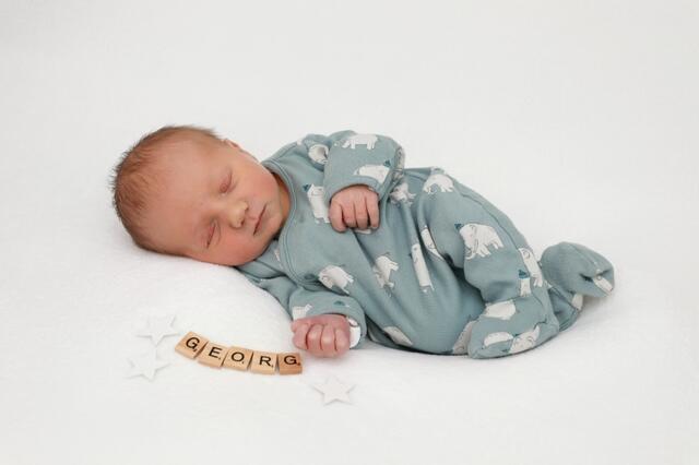 Georg
Geburt: 15. Dezember
54 cm, 3.555 g
Jeanine Korp und Christoph Söll aus Lebring | Foto: Baby Smile