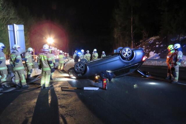 36 Feuerwehrler kamen zur Unfallstelle. | Foto: FF WerfenFF Pfarrwerfen