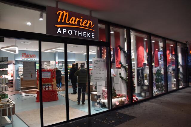 Die modern und zugleich gemütlich gestaltete Marien Apotheke in Absam ist bei KundInnen sehr beliebt. | Foto: Gstir