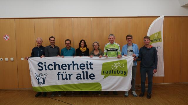 Neuer Radlobby OÖ Vorstand: Lukas Beurle, Thomas Neubauer, Christoph Daill, Birgit Küblböck, Poldi Grogger, Gerhard Fischer, Thomas Hofer, Johannes Joos | Foto: Radlobby OÖ
