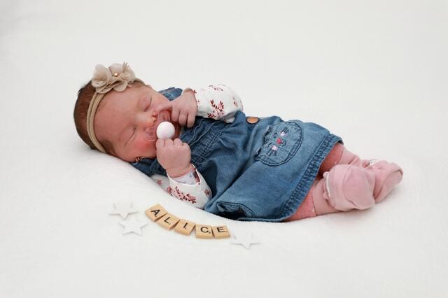 Alice Alessia Aurelia
Geburt: 14. Dezember
52 cm, 3.585 g
Beatrice und Herbert Kreiner aus Leibnitz | Foto: Baby Smile
