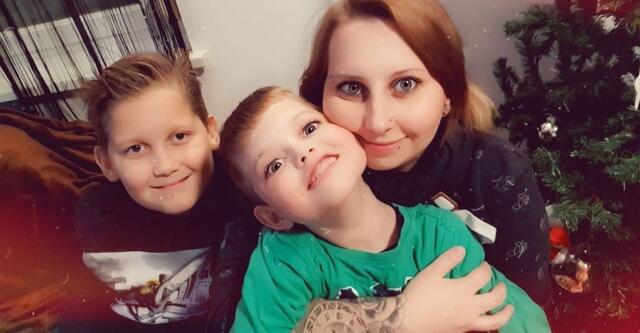 Jonas mit seinem Bruder Jan und seiner Mama Julia. | Foto: Privat