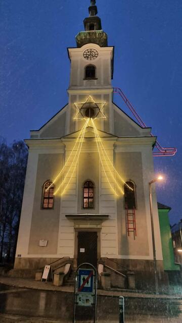 Die festlich beleuchtete Stadtpfarrkirche in Urfahr. | Foto: Stadtpfarre Urfahr