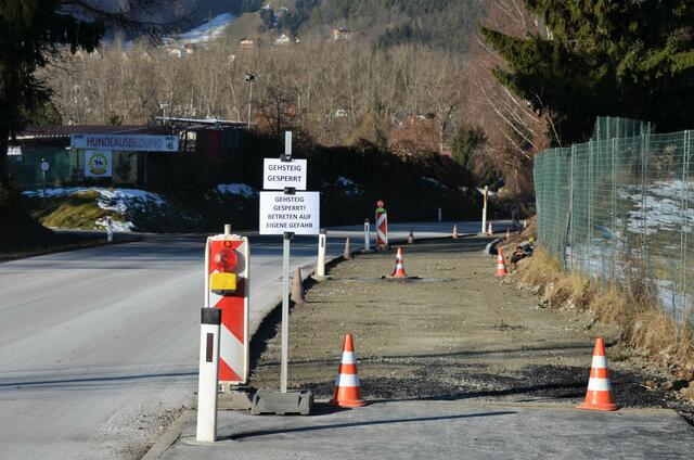 Baustelle Radweg Niklasdorf: Wie kommt man als Fußgänger ungefährdet nach Proleb oder in die Brunnhausstraße? | Foto: WAFO