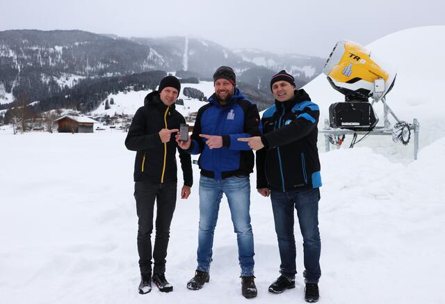 Bild v.l.: Matthias Illmer (Geschäftsführer TechnoAlpin Österreich), Thomas Koch (Technischer Leiter der Tiroler Zugspitz Arena) und Ludwig Keller (Vorsitzender des Aufsichtsrates der Tiroler Zugspitz Arena). | Foto: TechnoAlpin
