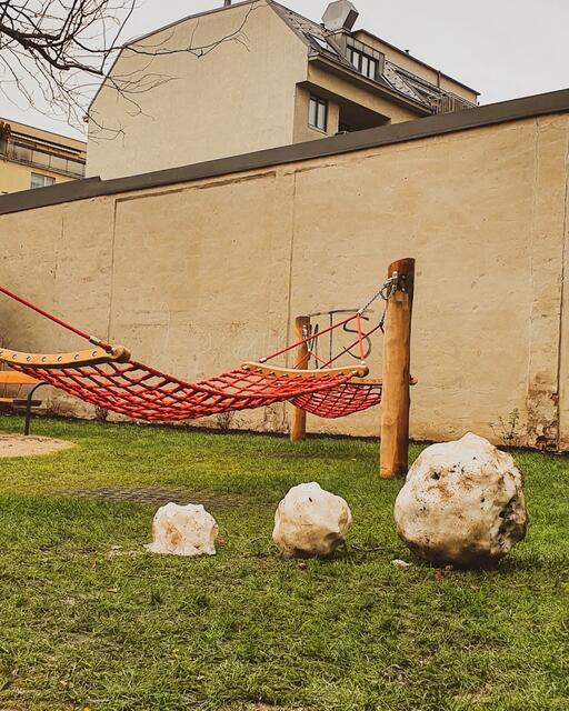 Der neue Park hat viel Grünflächen und auch Hängematten.