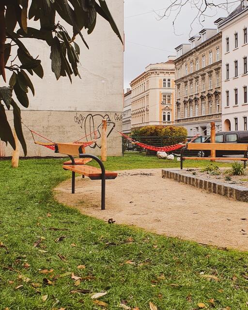Der neu gestaltete Rosaspark lädt zum Verweilen ein.