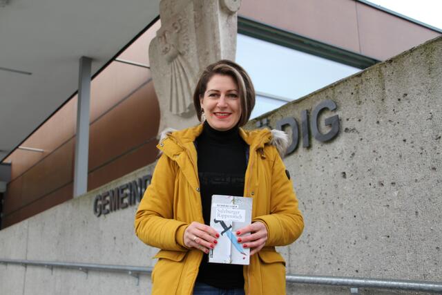 Autorin Katharina Eigner (im Bild) hat ihren ersten Kriminalroman mit dem Titel "Salzburger Rippenstich" veröffentlicht und stellt diesen in unserem Video der Woche vor. | Foto: Wolfgang Schweighofer