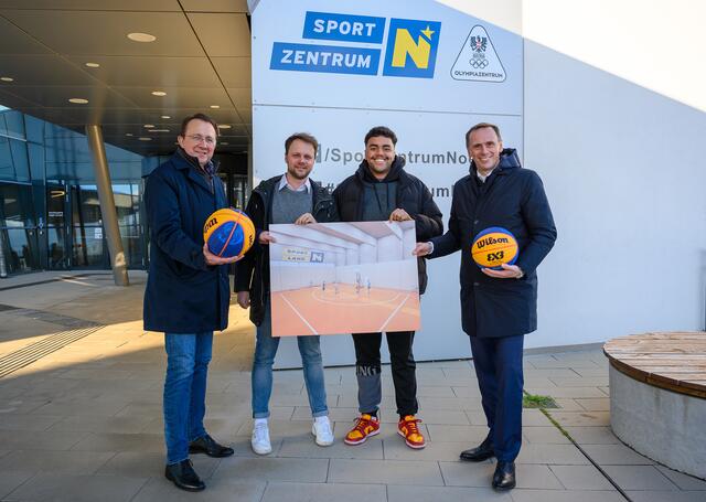Matthias Stadler (Bgm. St. Pölten), Johannes Wiesmann (GM Österreichischer Basketballverband), Nico Kaltenbrunner (Nationalteamspieler), Sportlandesrat Jochen Danninger