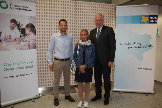 Dr. Thomas Bandur und Dr. Maria Hofmann-Schreil, beide Mitglieder des Ärzteteams des PVZ Purgstall, das im Frühling eröffnen wird, mit Landesrat NÖGUS-Vorsitzender Martin Eichtinger. | Foto: NÖGUS