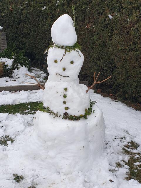 Auch unter den Schneefiguren gilt Emanzipation: Snow Woman der Familie Enz. | Foto: Anita Enz-Gabriel