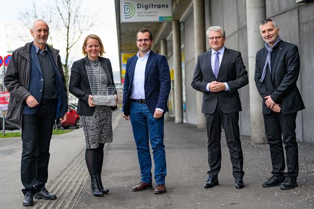 WKO-Obmann Klaus Schobesberger, Geschäftsführerin Eva Tatschl-Unterberger, Aufsichtsratsvorsitzender Andreas Lindlbauer, Bürgermeister Klaus Luger, WKO-Leiter Thomas Denk (v. l.). | Foto: Cityfoto