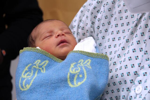 Die kleine Leyan ist das Jubiläumsbaby. | Foto: St. Josef