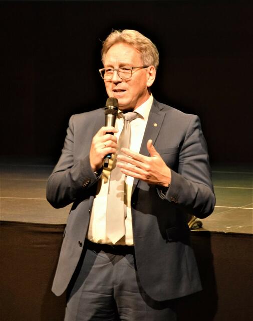 Bgm. Krumschnabel steht einer baulichen Infrastrukturverbesserung im Grenzlandstadion positiv gegenüber. | Foto: Schwaighofer