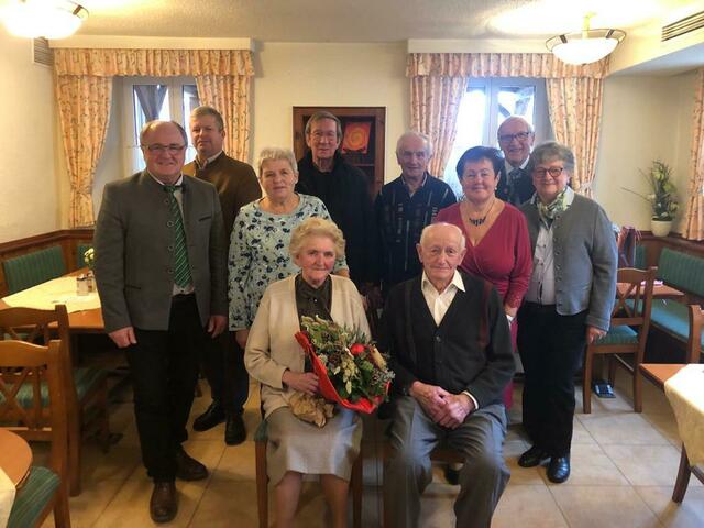 Josef und Maria Neumair feierten Geburtstag. Gratuliert hat auch Bürgermeister Franz Karlhuber (li.) | Foto: Gemeinde Wartberg