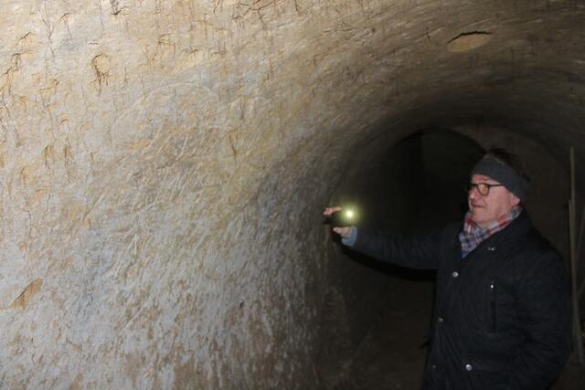 Stockinger gab Einblick in seine neue Kellerwelt | Foto: arbes