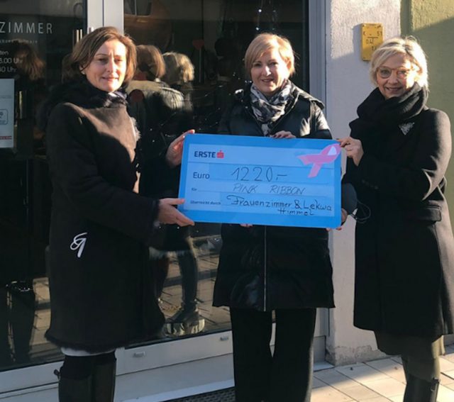 Die Mattersburger Unternehmerinnen Petra Sieber und Elisabeth Kallinger-Iser haben wieder fleißig für die Benefizaktion "Pink Ribbon" gesammelt. | Foto: Krebshilfe Bgld.