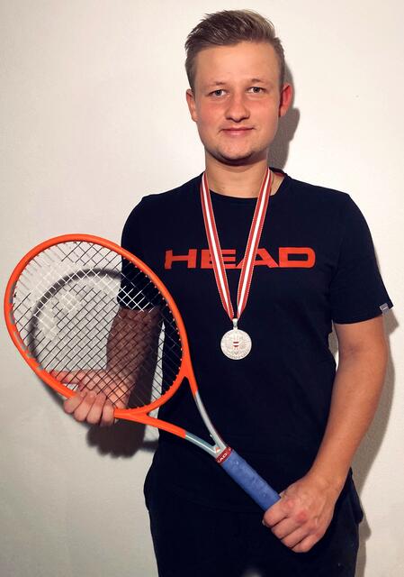 Tennis-Ass Christopher Hutterer holte Silber bei den Doppel-Staatsmeisterschaften. | Foto: Privat