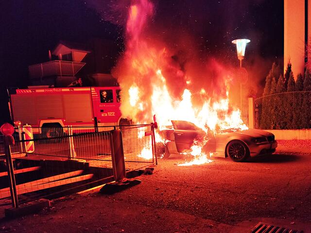 Autobrand mit Explosionen | Foto: Stadtfeuerwehr Pinkafeld