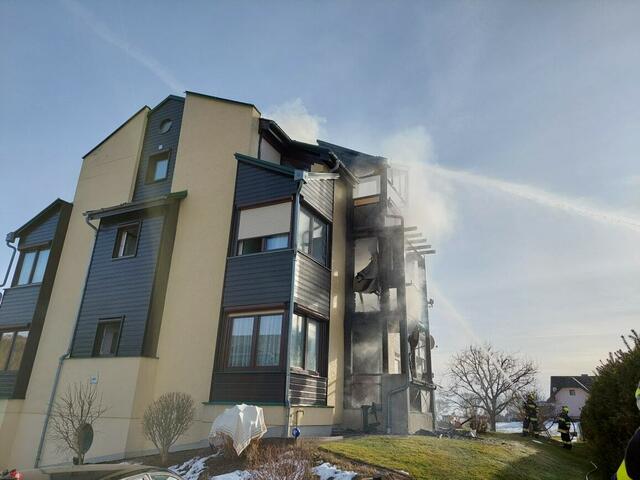 Vier Feuerwehren kämpften fast zwei Stunden gegen die Flammen an.