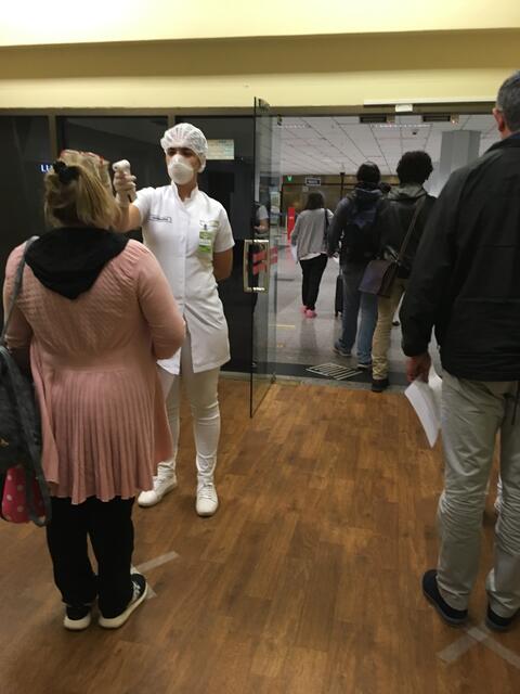 Zwischenstop in Paraguay, die Temperatur wurde direkt nach dem Ausstieg und vor dem Betreten des Flughafens gemessen. | Foto: Doris Reinbacher