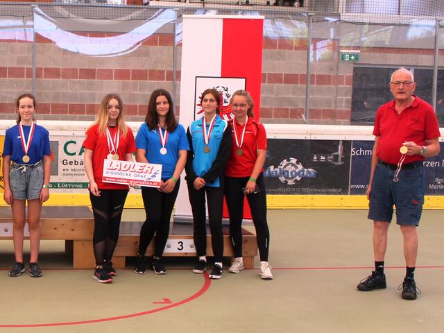 Die erfolgreichen Zielwettbewerb Mädchen, bilden später gemeinsam das U-19w Team bei der ÖM. In der Mitte Melanie Leiter.