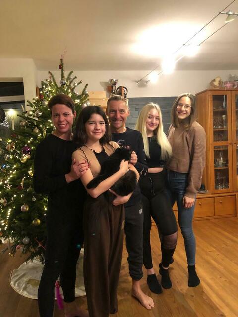 Foto von links: Julia, Marie mit Coco, Gerald, Lea und Hannah | Foto: FF/privat