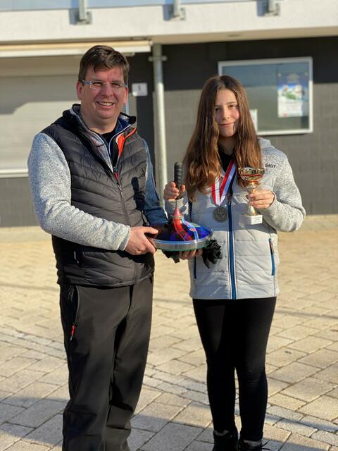 Melanie Leiter mit ihrem Vereinsobmann Alfred Kaiser.