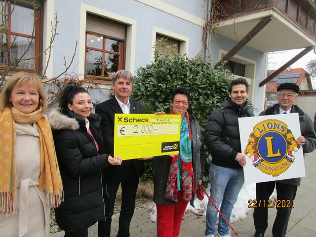 Unterstützung für sozialbenachteiligte Kinder: Eveline Kotrba, Julia Gingl, Lions Club-Präsident Gerhard Ochsenhofer, Sieglinde Pfänder, Roland Kraxner, Kurt Lehner | Foto: Lions Club Südburgenland