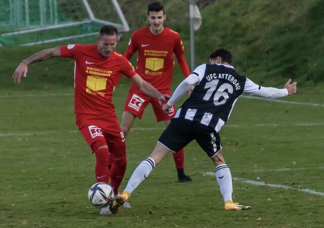 Stets den Ball im Blick: Vorchdorfs Peter Orosz (links) will auch in der Vorbereitung wieder netzen. | Foto: H. Seiringer