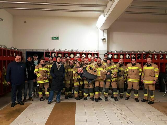 An insgesamt vier Tagen drehte das ORF-Team mit der FF Scheffau Szenen aus dem Film "Das Flammenmädchen", der kurz vor Weihnachten ausgestrahlt wurde. | Foto: FF Scheffau