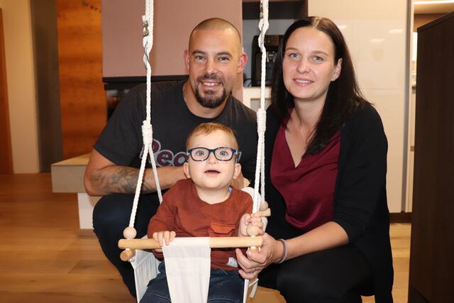 Theo mit seinen Eltern Johanna und Ferdinand Forster. | Foto: Kunde / BRS