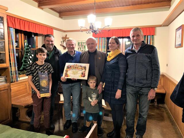 Geburtstagskind Gottfried Postl im Kreise seiner Gratulanten. | Foto: privat