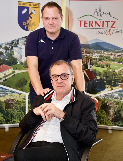 Stadtchef Rupert Dworak (vorne) und sein Vize Christian Samwald finden die Lage nicht gerade prickelnd für ihr Umfeld.