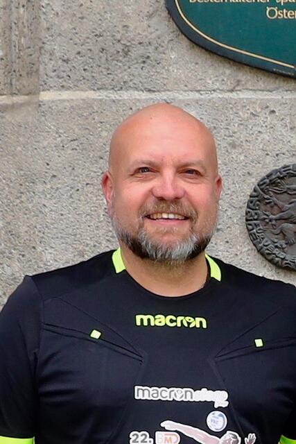 Fritz Hampel, Organisator und Obmann des VBC Steyr, will es zum 25-Jährigen „gscheit krachen lassen!“  | Foto: Klaus Mader
