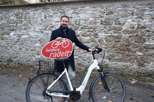 Verkehrslandesrat Stefan Schnöll setzt sich sehr für einen Ausbau des Radwegenetzes in den Gemeinden ein – der Pinzgau war 2021 Spitzenreiter. | Foto: Salzburger Landesregierung