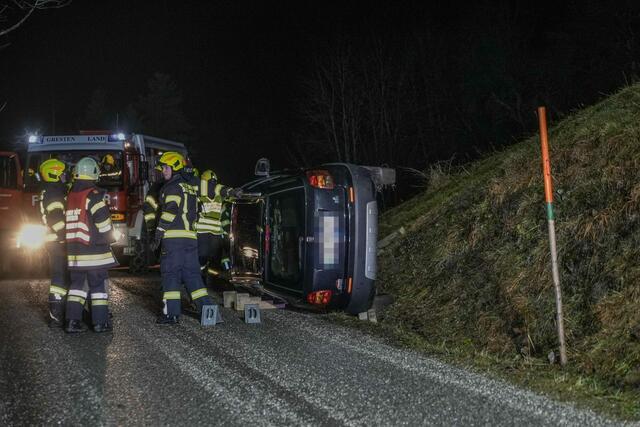 Ein Pkw-Lenker rutschte in Oberamt über eine Böschung. | Foto: Tom Wagner