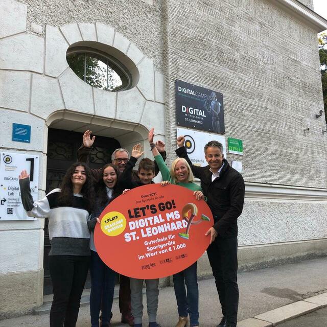 Freuen sich über den Schulerfolg: Die neue Mittelschule in St. Leonhard. | Foto: Stadt Graz