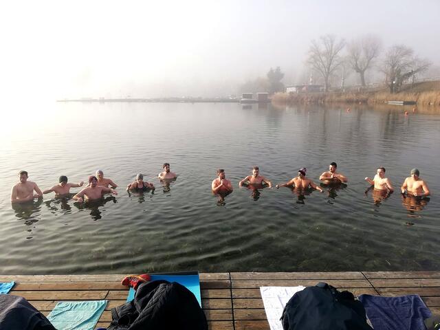 Brrrrr saukalt! Beim 5°C warmen Donau-Bad kam es auf die richtige Atmung an.