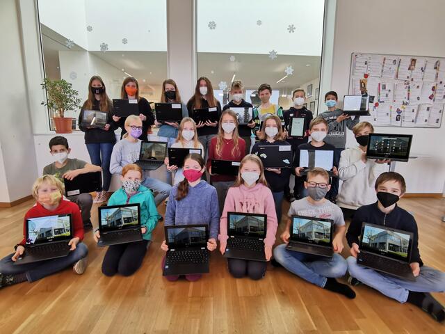 Schnell und unkompliziert: Mit den Chromebooks macht Lernen sichtlich Spaß. | Foto: Neue Mittelschule Schörfling