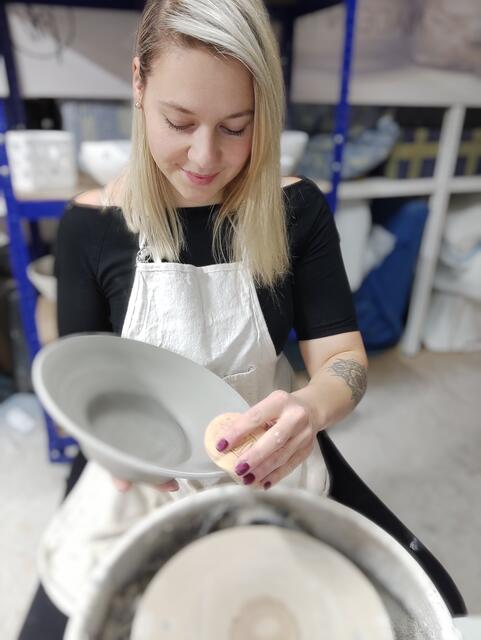 Für Sanna stand schon früh fest, dass sie beruflich etwas handwerkliches anstreben möchte:
"Arbeiten mit den Händen macht mich glücklich."