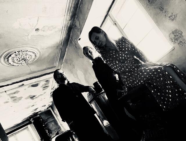 Das schweizer-tirolerische Ensemble ,,Jütz" hat es sich zum Ziel gemacht, alpine Folkloremusik neu zu interpretieren. | Foto: Nyiama Sauser