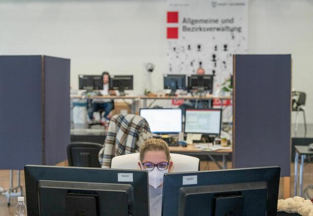 Innerhalb von zwei Tagen hat sich die Zahl der Infizierungen verdoppelt. Das Contact-Tracing wird daher von der Gesundheitsbehörde wieder in voller Stärke hochgezogen.  | Foto: Stadt Salzburg/Alexander Killer 