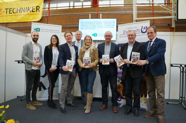 Das war die Bildungsmesse vor drei Jahren mit Kerstin Hausegger-Nestelberger (2.v.l.)