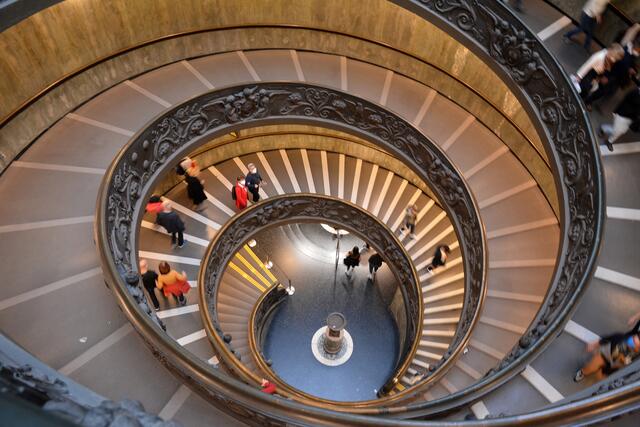 Doppelläufige Spiral-Treppe am Ausgang (gestaltet von Giuseppe Momo,1932)