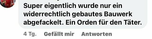 Nach dem Brandanschlag wurde die Tat verherrlicht. | Foto: Sequenz