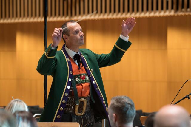 Kapellmeister Helmut Schmid | Foto: Blasmusikverband Tirol