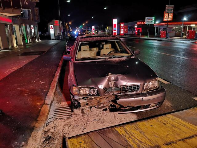 Am Fahrzeug entstand Totalschaden | Foto: FF Hallein