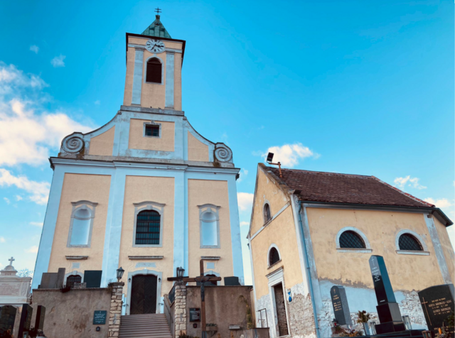 Joiser Pfarrkirche und die Friedhofskapelle | Foto: Jois Info